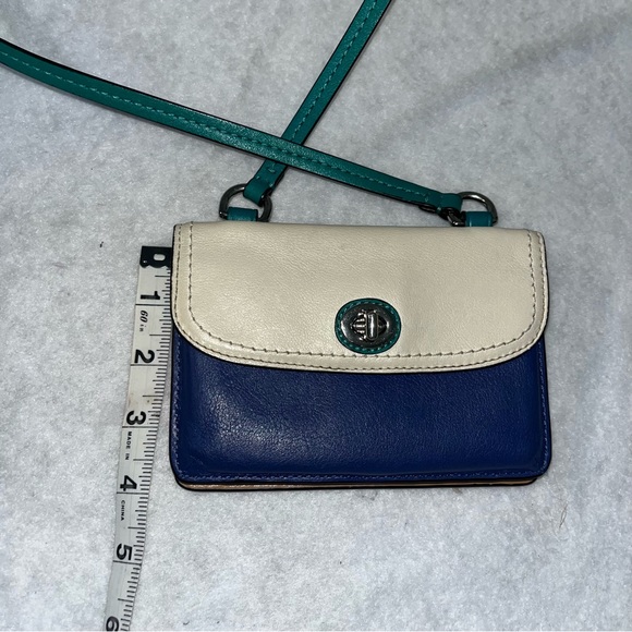 Coach small crossbody with adjustable strap - Picture 11 of 12